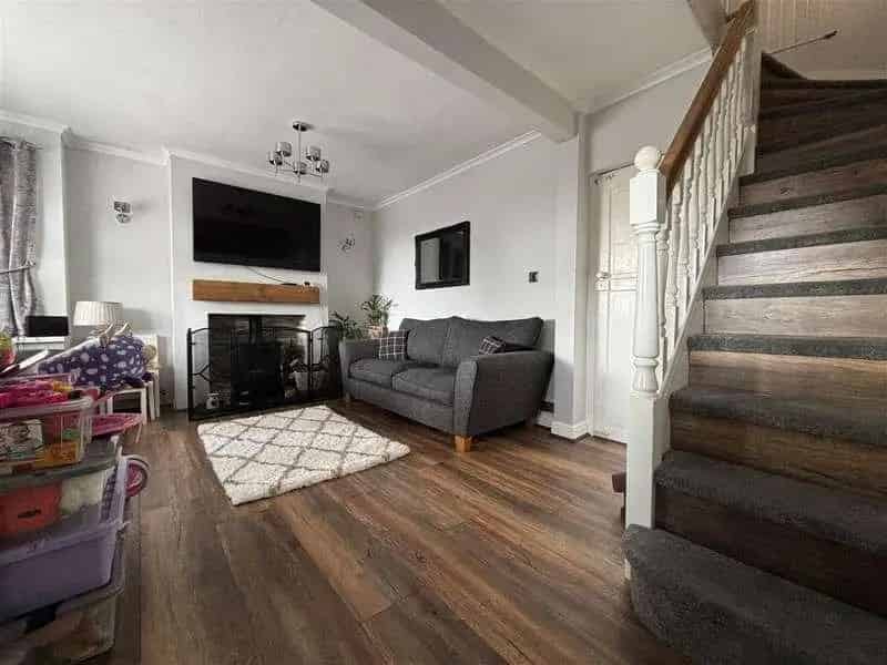 3 Bed Semi-Detached House for Sale Near Schools and Shops