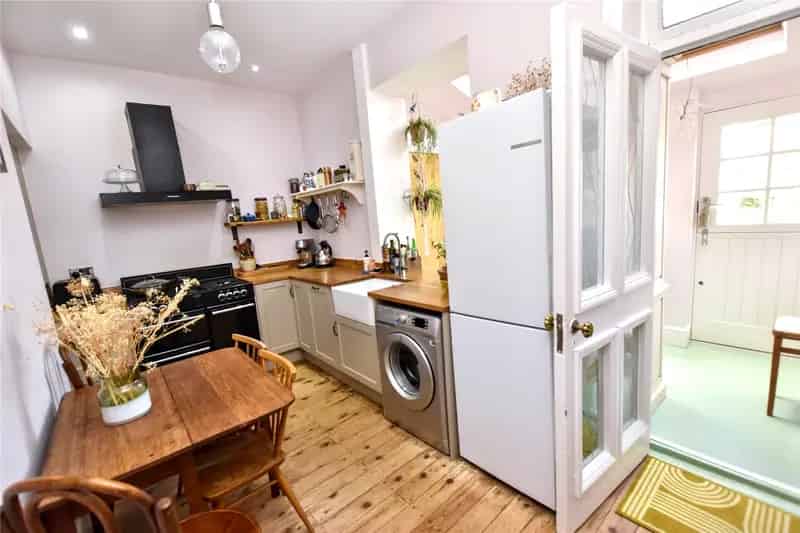 Spacious 2 Double Bedroom Extended Stone Terrace in Greengates