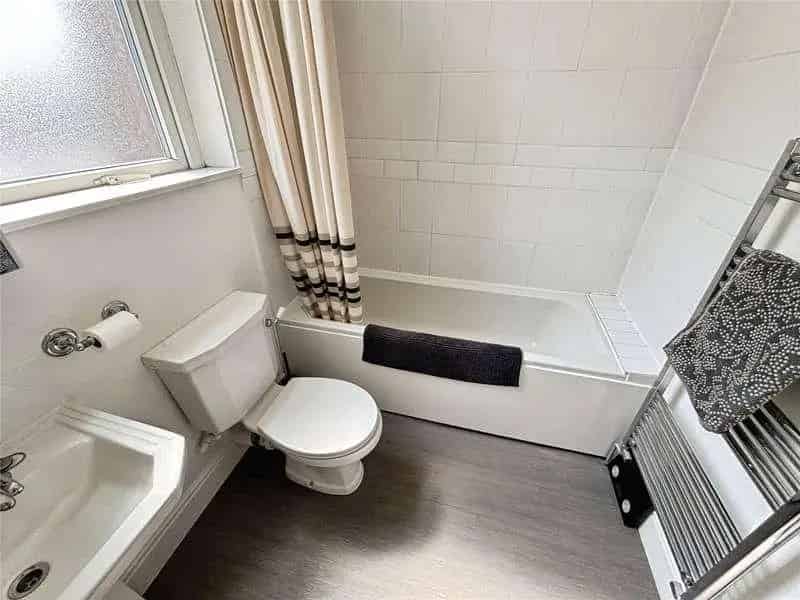 1 Bed Flat for Sale - Roof Terrace & Garage