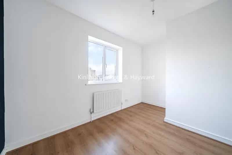 Three Bedroom End Terrace House Chain Free