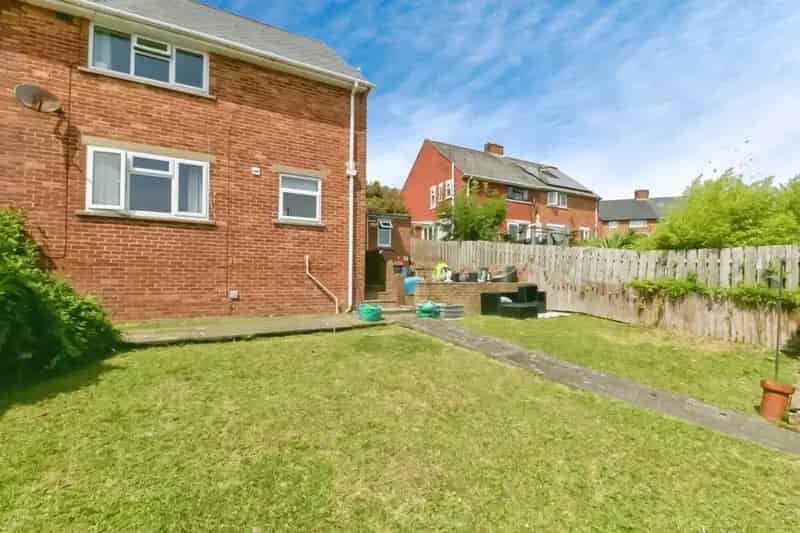 3 Bedroom Semi-Detached House Near Town Centre