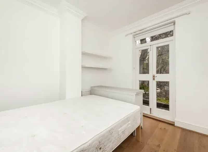 3 Bed Flat with Private Garden Near Clapham Common