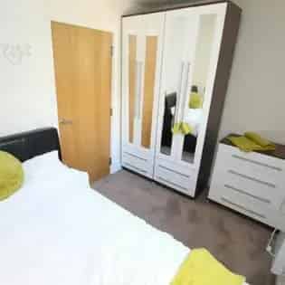 2 rooms room of 177 m² in Birmingham