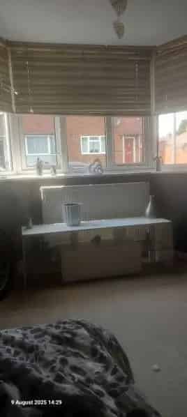 4 Bed House Needs TLC Near Town