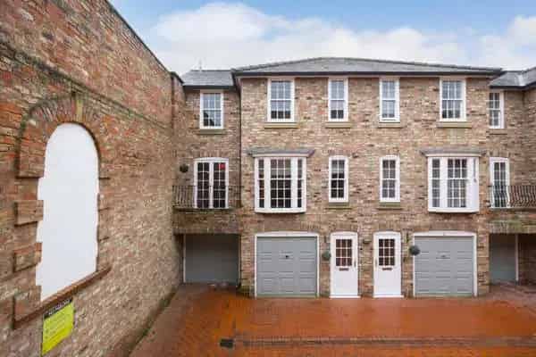 City Centre Mews Townhouse with Garage Bishophill York