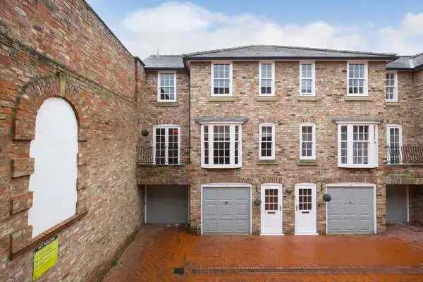 City Centre Mews Townhouse with Garage Bishophill York