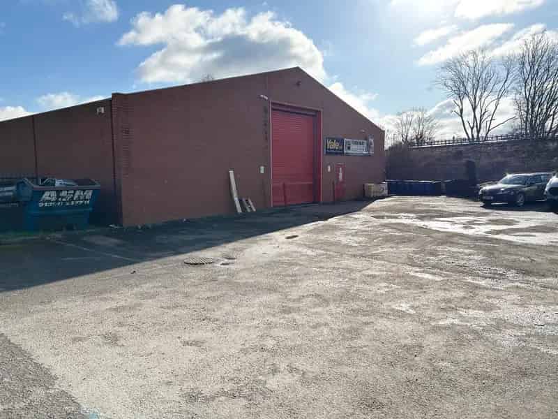 Industrial Warehouse Unit To Let 13255 sq ft Secure Yard