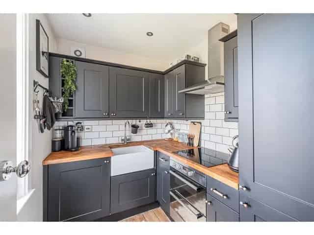2 Bedroom Upper Villa for Sale in Corstorphine