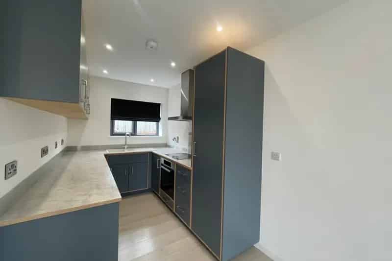 Stunning Eco-Friendly 3-Bed House for Long Term Let
