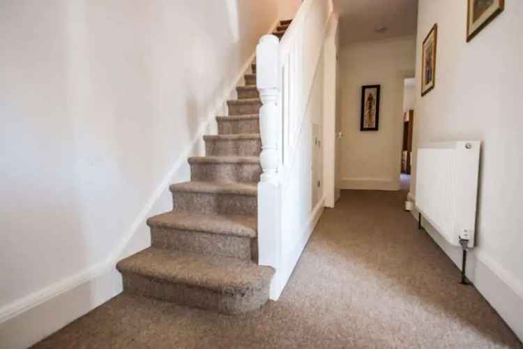 5 Bedroom Detached Student House with Broadband and Parking