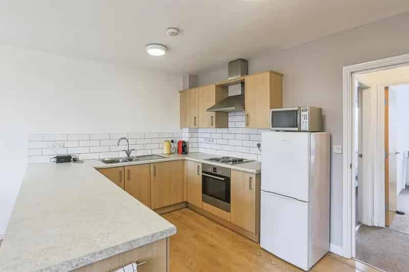 Stunning 2-Bedroom House in LS14 - Modern Interior & Communal Garden