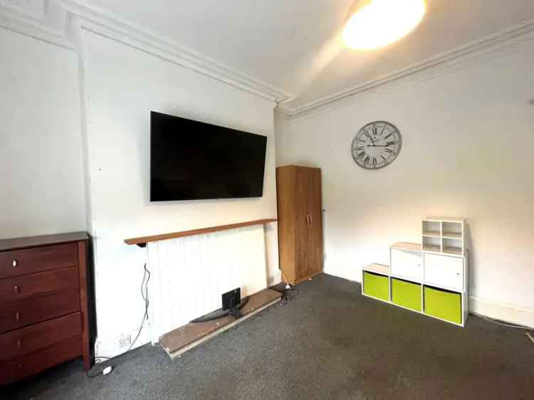 Furnished 1 Bedroom Flat Near Aberdeen Beach