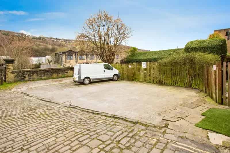 6 Bedroom Semi Detached House Halifax West Yorkshire
