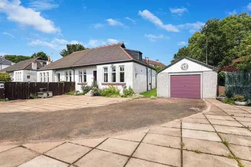 5 Bedroom Semi Detached Bungalow For Sale