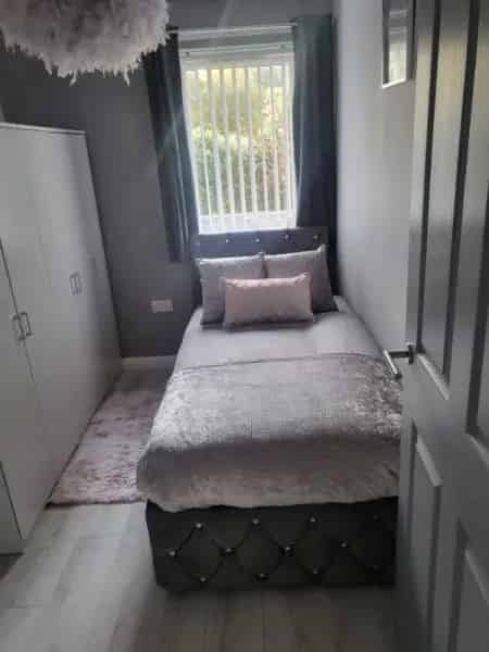 3 Bed End House with Garden and Driveway
