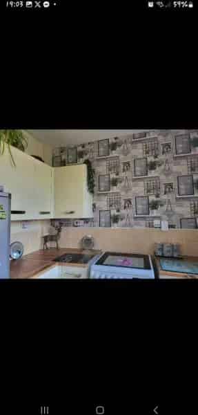 3 Bed Terrace House Near Schools Shops and M180
