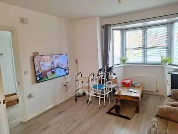 Cayton Bay Property Near Amenities and Beaches