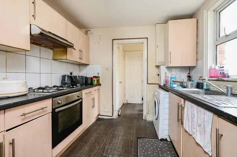 4 Bedroom House Near Reading Town Centre and Station