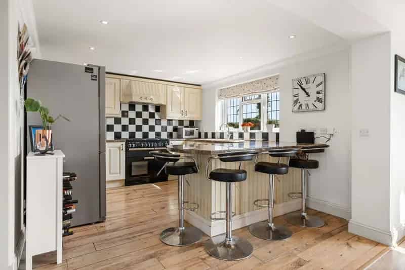 4 Bedroom Semi Detached Cottage Roxwell