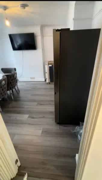 Ground Floor Two Bedroom Flat with Garden Storage near River Thames