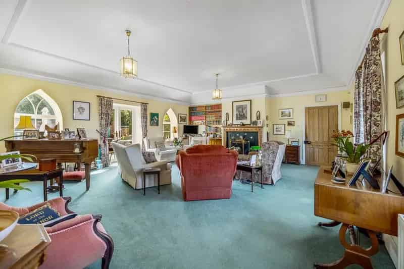5 Bedroom Detached House with 3 Acre Paddock Near Grantham
