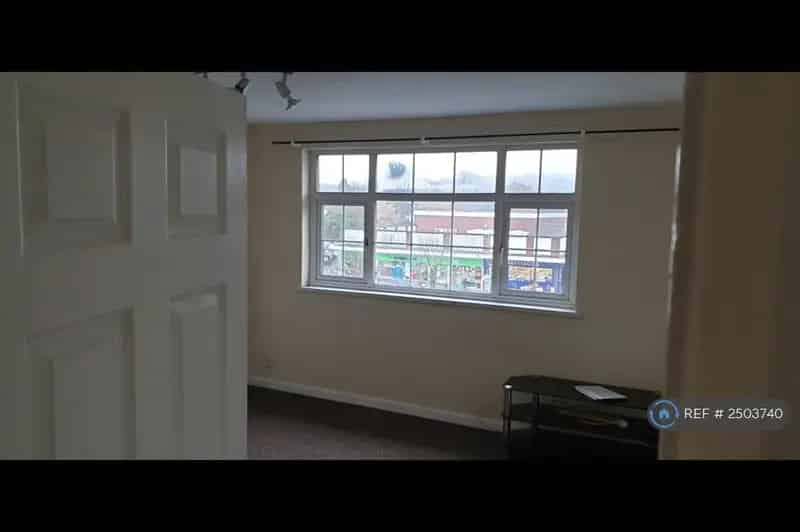 2 Bedroom Flat Available June 14 2025