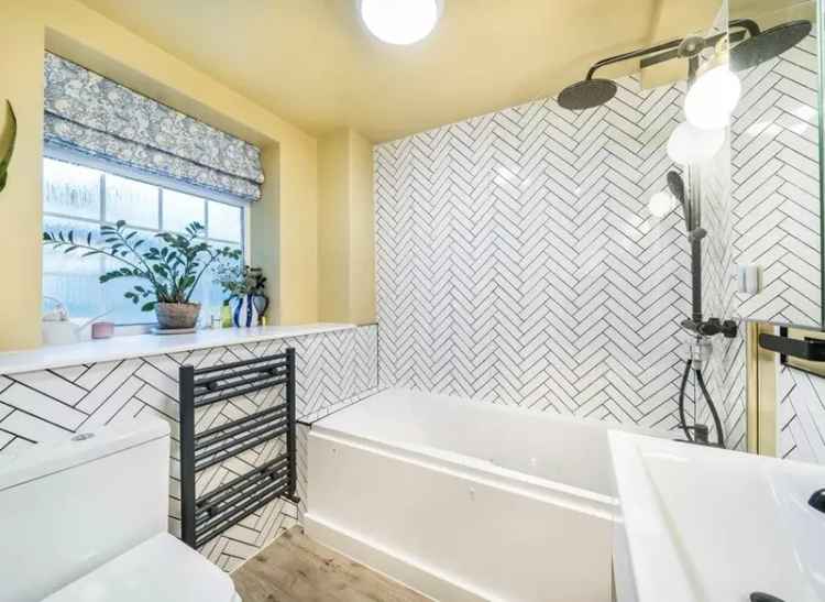 One Double Bedroom Flat Near Streatham High Road
