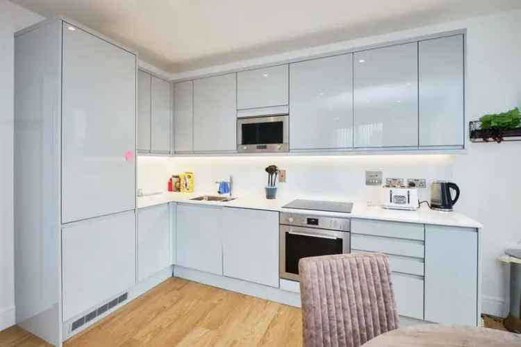 2 Bedroom Flat for Sale - Cinema Room, Gym & Concierge