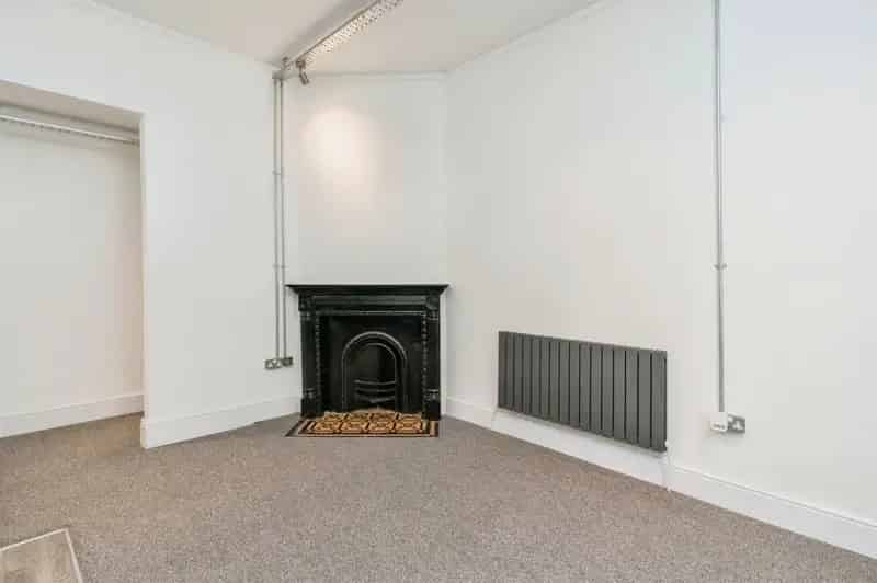 Stylish One Bedroom Apartment near City Centre with Parking