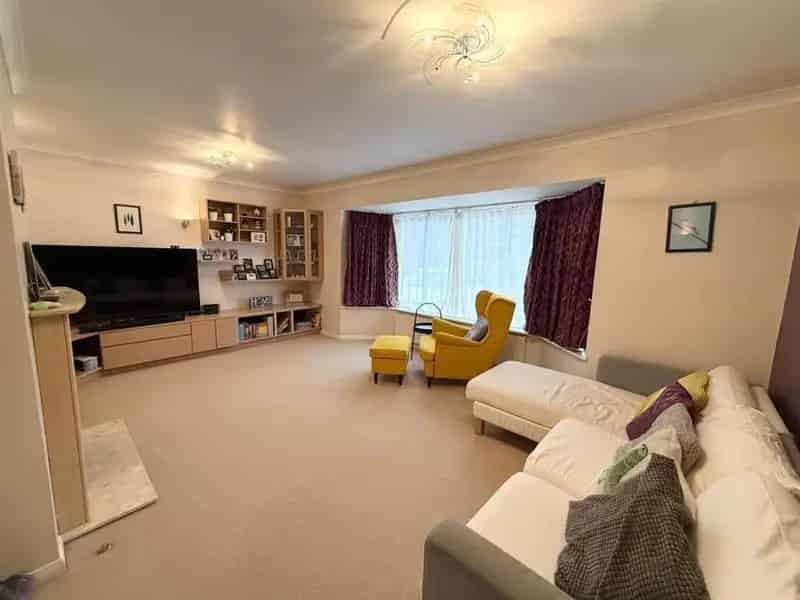 4 Bedroom Link Detached House for Sale