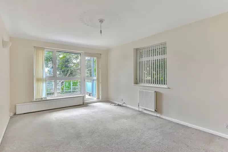 2 Bedroom Flat For Sale Ground Floor Modern Updated