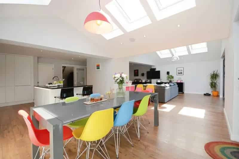 Spacious Family Home with Home Office and Double Garage