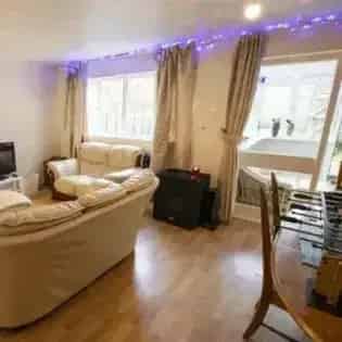 3 Bed Student Flat Near Birmingham University 70m²