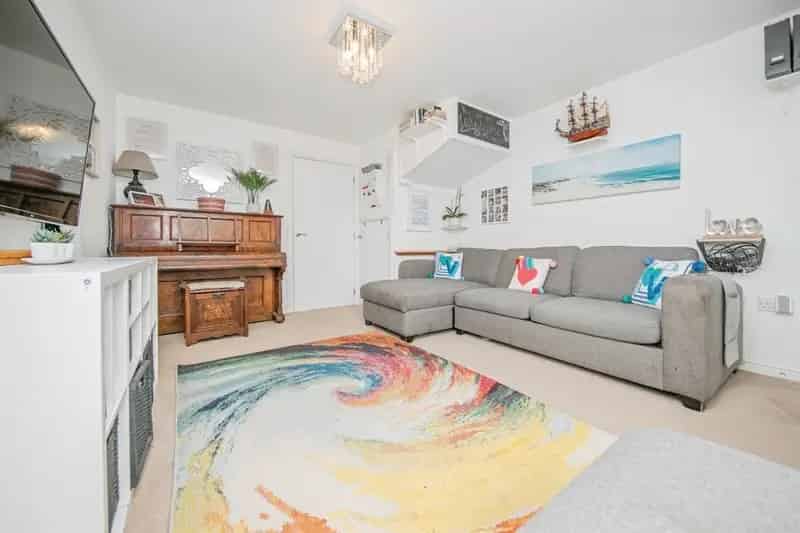 3 Bed 2 Bath House With Parking and Garden