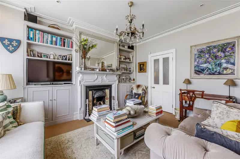 6 Bedroom  House to Rent