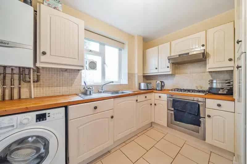 Spacious 4-Bedroom Apartment Sydenham Hill Chain Free Parking Balcony