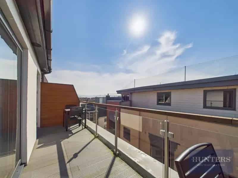 2 Bedroom Penthouse Apartment near Gloucester Quays