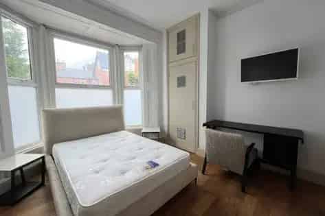 111m2 Furnished Studio Flat Moseley Birmingham Zero Deposit Available