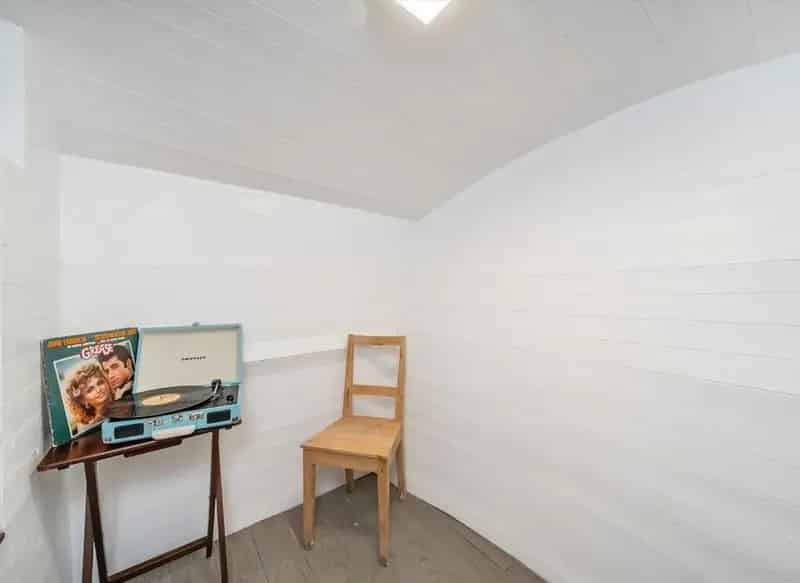 2-Bed Period Flat near River Thames Hammersmith