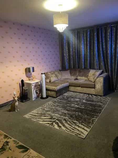 Renovated Flat near Schools and Amenities