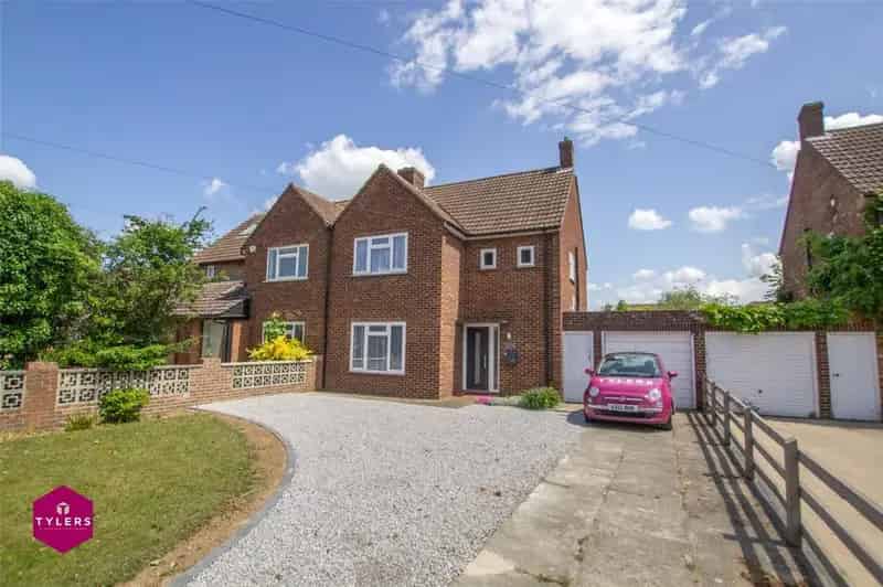 3 Bedroom Semi-Detached House to Rent