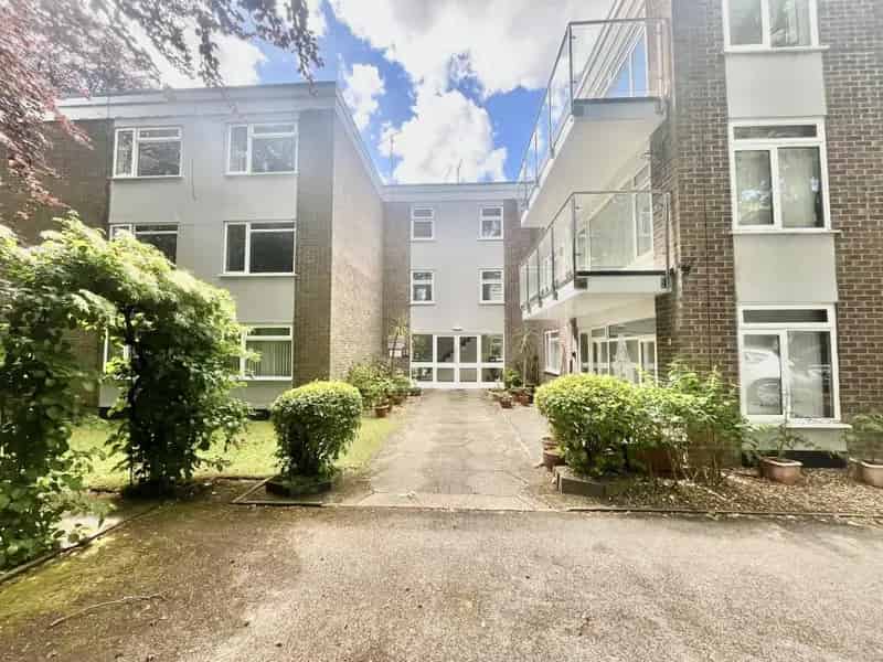 2 Bedroom Flat Branksome Wood Road Westbourne