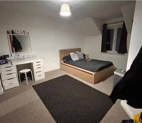 2 Bedroom House Near Parks Hospital Schools Train Station
