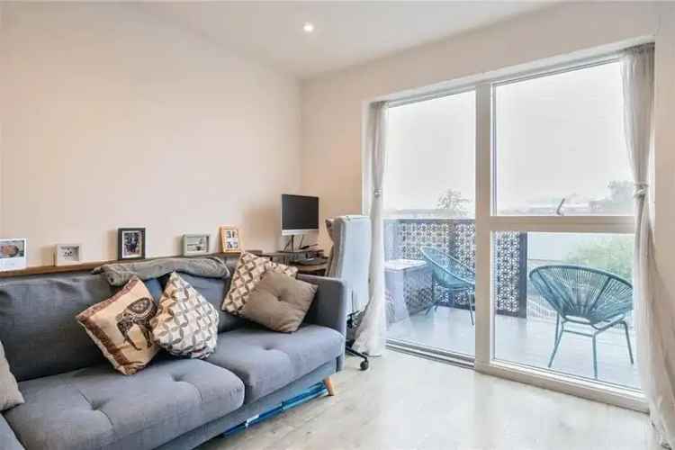 1 Bedroom Flat for Sale in SE26 Sydenham - Modern Apartment with Private Parking