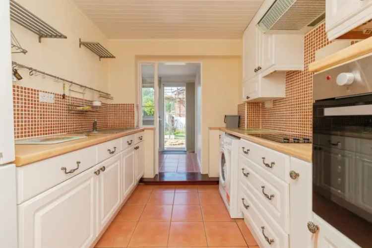 3 Bed Semi-Detached House with Conservatory and Garden
