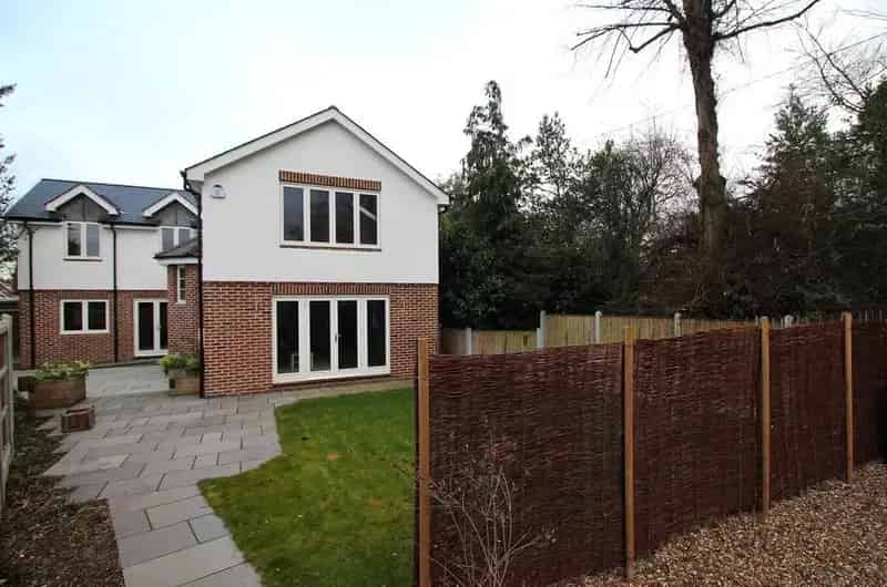 5 Bedroom Detached House to Rent