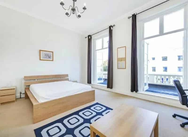 Pimlico Apartment with Balcony and Shared Roof Terrace