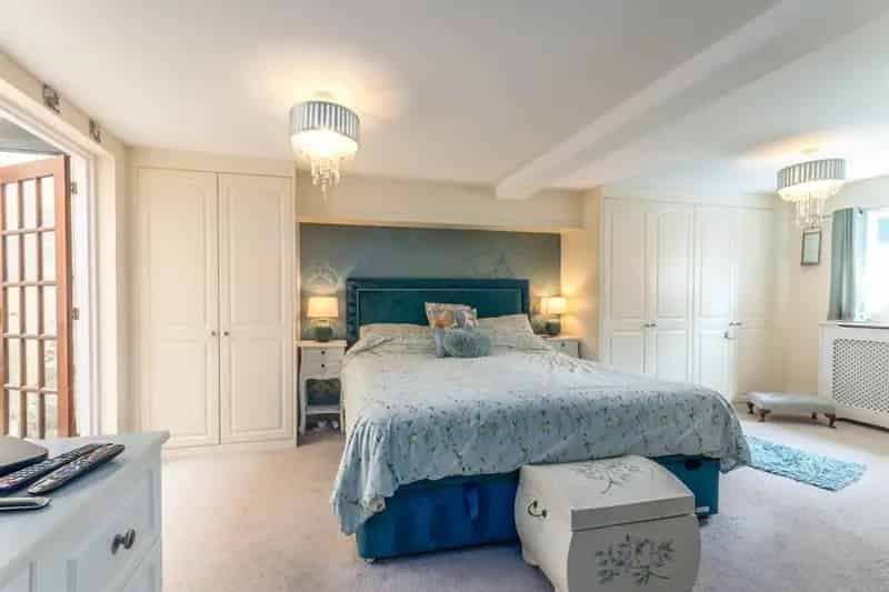 4-Bed House with Triple-Height Atrium and Basement Storage