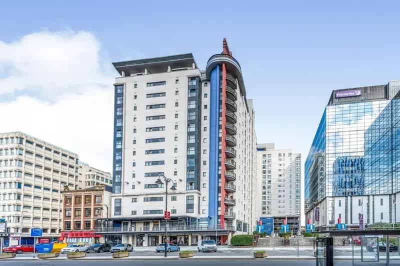 2 Bed 2 Bath Cardiff City Center Apartment Stunning Views No Chain