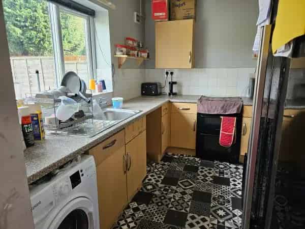 3 Bed House with Large Garden and Driveway - WS1 4 Area